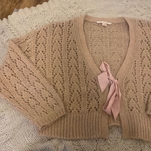 VS L BLING SHIMMER CARDIGAN BOW
KNIT SWEATER